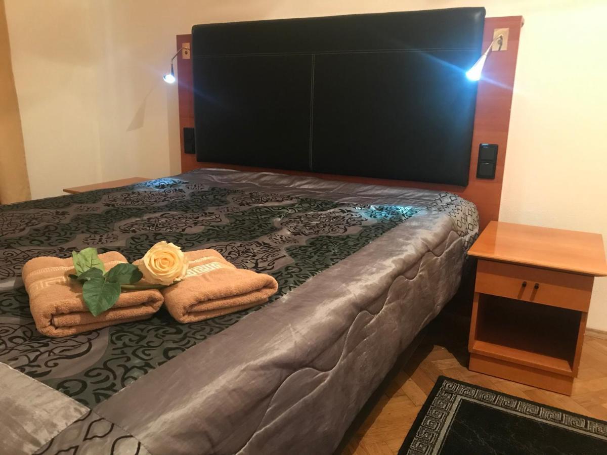 All Seasons Hostel Прага Экстерьер фото