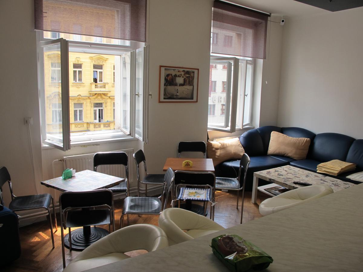 All Seasons Hostel Прага Экстерьер фото