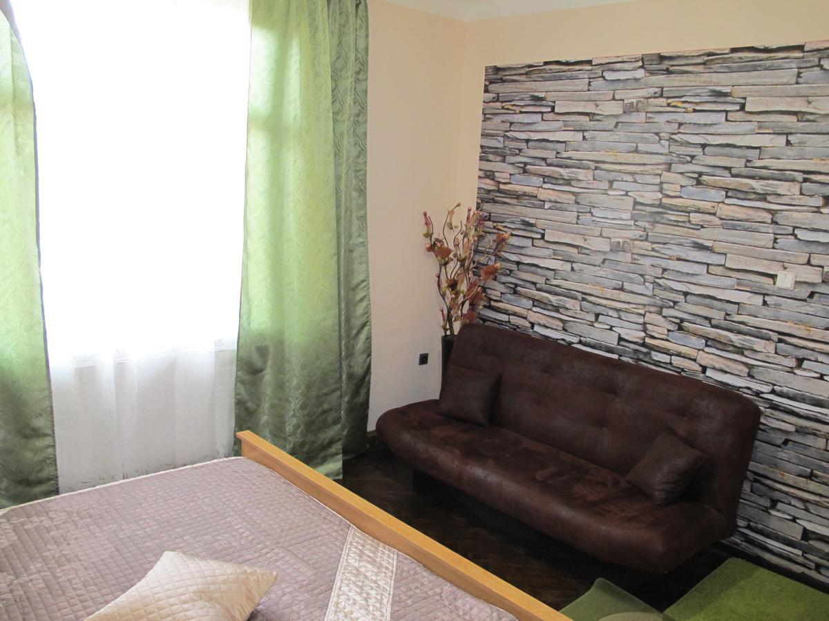 All Seasons Hostel Прага Экстерьер фото