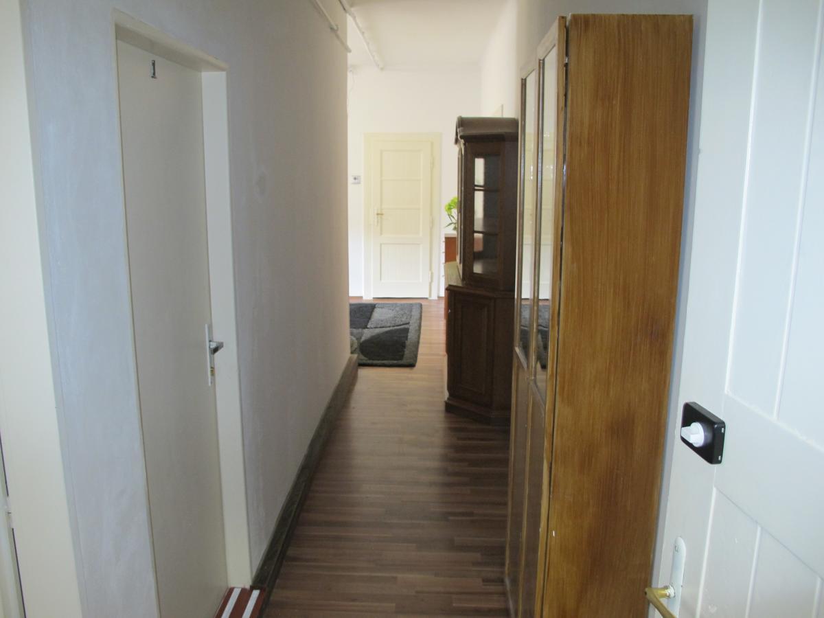 All Seasons Hostel Прага Экстерьер фото